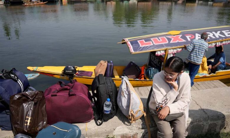जम्मू-कश्मीर-के-पहलगाम-के-बड़े-आतंकी-हमले-टूरिस्ट-का-लौटना-शुरू,-6-घंटे-में-3337-तो-सिर्फ-फ्लाइट-से-लौटे