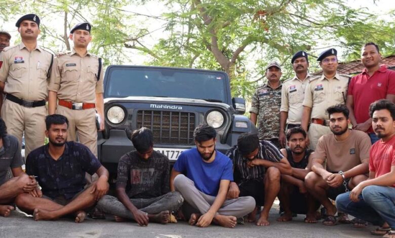 मध्यप्रदेश-के-बैढ़न-शहर-से-म्यूल-बैंक-खाताधारक-गिरोह-का-पर्दाफाश-कर-आठ-सदस्यों-को-किया-गिरफ्तार