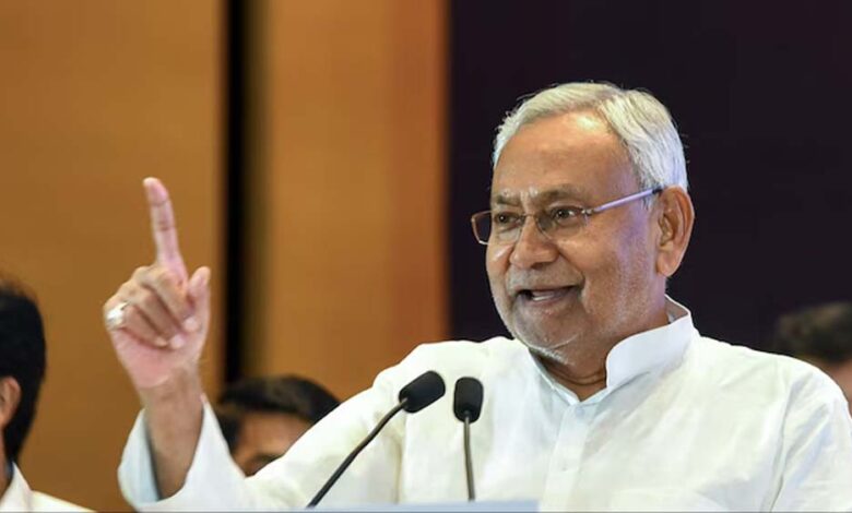 नीतीश-ने-पहली-बार-खुले-मंच-से-भाजपा-और-जदयू-के-गठबंधन-को-तोड़ने-के-लिए-किसी-नेता-को-जिम्मेदार-ठहराया