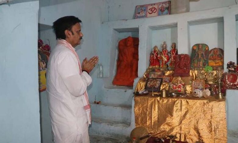 उप-मुख्यमंत्री-शुक्ल-ने-शहडोल-के-गंधिया-ग्राम-में-भगवान-श्रीराम-के-विश्राम-स्थल-का-दर्शन-और-पूजन-किया