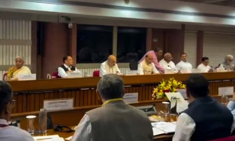दिल्ली-में-सर्वदलीय-बैठक-में-विपक्षी-दलों-ने-कहा-कि-हम-सरकार-द्वारा-उठाए-जाने-वाले-हर-कदम-का-समर्थन-करेंगे