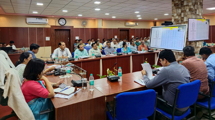 कलेक्टर-की-अध्यक्षता-में-सम्पन्न-हुई-समय-सीमा-बैठक