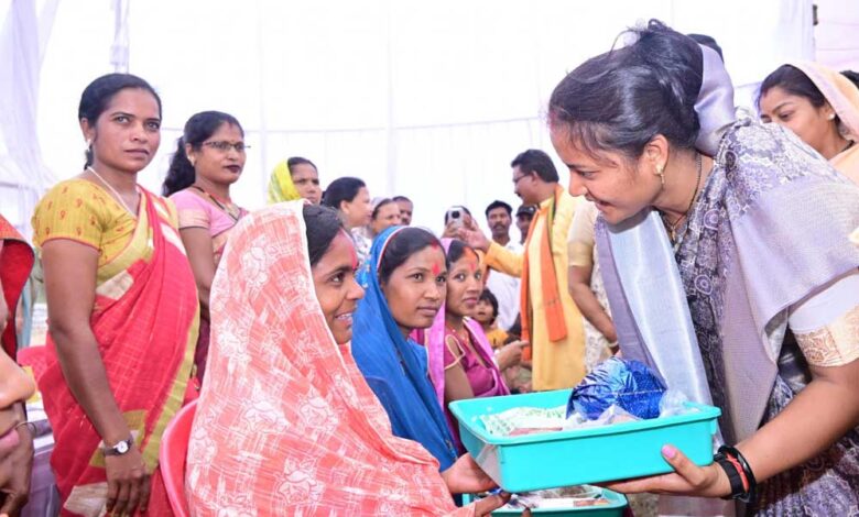 रायपुर-:-समस्याओं-का-त्वरित-समाधान-ही-सुशासन-की-सच्ची-पहचान:-मंत्री-श्रीमती-लक्ष्मी-राजवाड़े