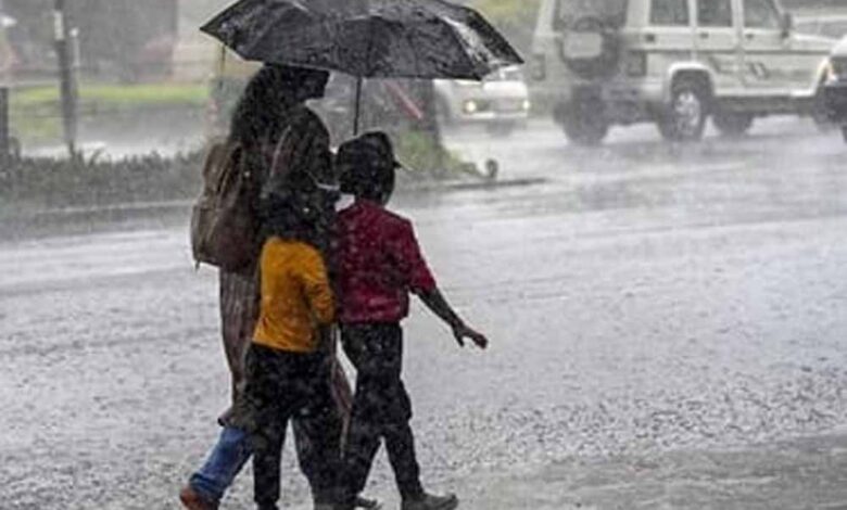 यूपी-के-दक्षिण-पूर्व-क्षोभ-मंडल-में-बने-दो-चक्रवाती-दबाव-के-चलते-राज्य-के-अधिकांश-हिस्सों-में-बारिश-का-सिलसिला-जारी