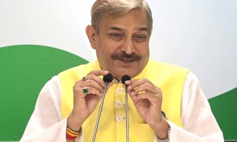 कांग्रेस-सांसद-प्रमोद-तिवारी-ने-कहा-राहुल-ने-पुंछ-दौरे-के-दौरान-पीड़ित-परिवार-से-की-मुलाकात