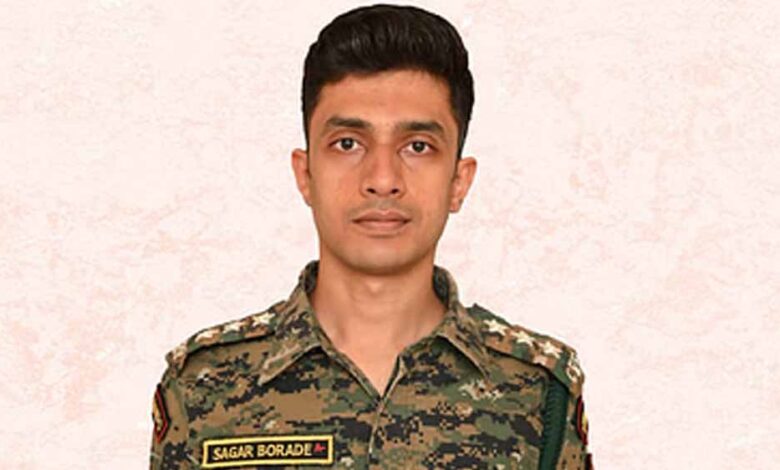 crpf-के-सहायक-कमांडेंट-सागर-बोराडे-ने-नक्सल-विरोधी-अभियान-में-गंवाया-अपना-बायां-पैर