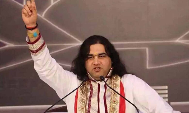 देवकीनंदन-ठाकुर-ने-कहा-पांच-पांडव-हैं-भारत-की-तीनों-सेनाएं,-पीएम-मोदी-और-अमित-शाह,-मिलकर-सिंदूर-का-लिया-बदला
