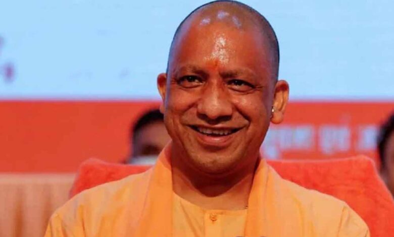 cm-योगी-ने-नवचयनित-494-असिस्टेंट-टीचर,-49-लेक्चरर्स-को-नियुक्ति-पत्र-दिए