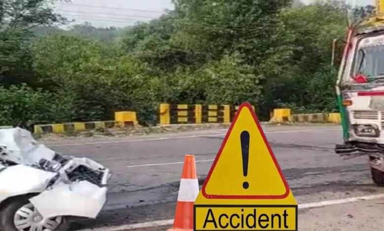 कर्नाटक-के-हावेरी-जिले-में-एक-भीषण-सड़क-हादसे-में-छह-लोगों-की-मौत,-2-घायल