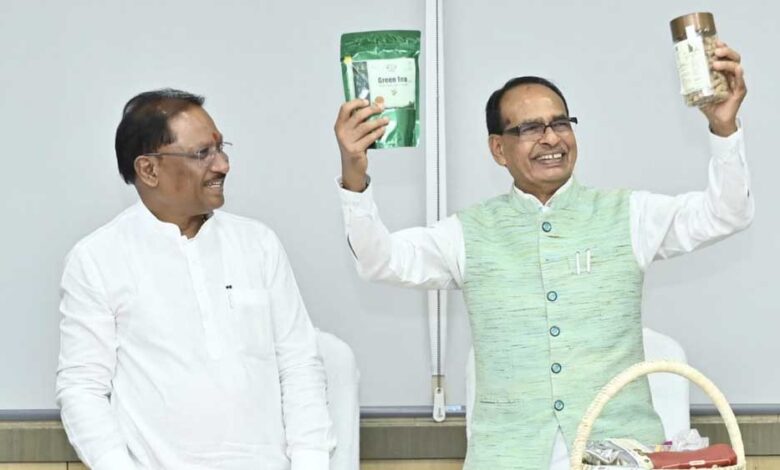 cg-की-संस्कृति,-स्वाद-और-स्वावलंबन-की-सोंधी-महक-से-सजी-जशप्योर-ब्रांड-के-उत्पादों-की-केंद्रीय-कृषि-मंत्री-शिवराज-सिंह-चौहान-ने-की-सराहना