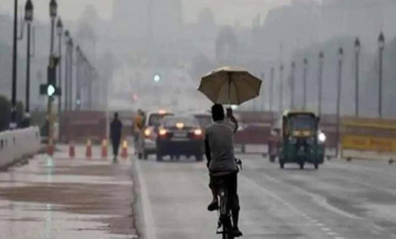 दिल्ली-के-साथ-ही-ncr-के-अलग-अलग-हिस्सों-में-तेज-हवा-के-साथ-बारिश-से-मौसम-बदला,-दिख-सकता-है-उलटफेर