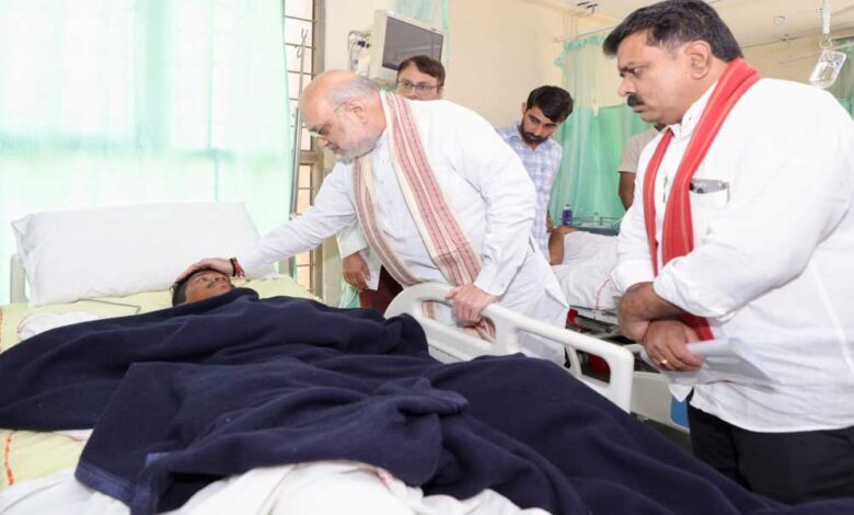 केंद्रीय-गृहमंत्री-अमित-शाह-ने-एम्स-में-घायल-जवानों-से-की-मुलाकात