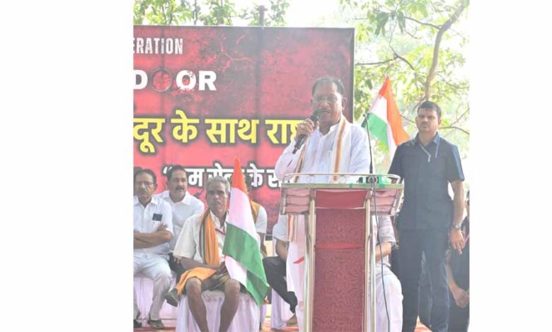 देशभक्तिपूर्ण-गीतों-के-साथ-जशपुर-के-चराईडांड-में-निकाली-गई-तिरंगा-यात्रा,-मुख्यमंत्री-साय-हुए-शामिल