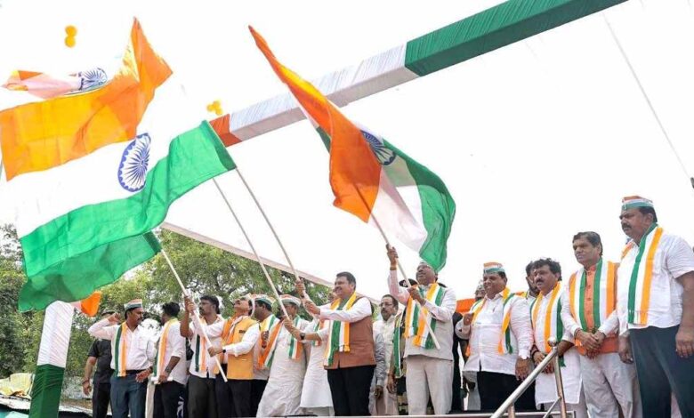 नागपुर-में-आयोजित-तिरंगा-यात्रा-में-शामिल-हुए-सीएम-देवेंद्र-फडणवीस