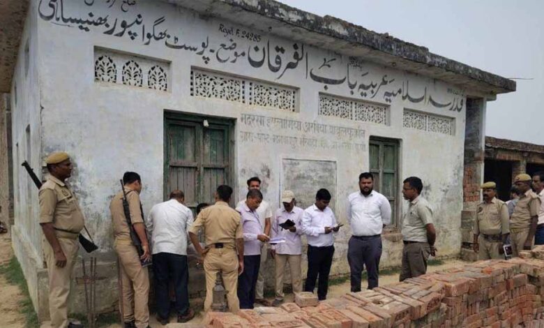 उत्तर-प्रदेश-में-अवैध-मदरसों-को-धवस्त-करने-का-सिलसिला-जारी,-तालाब-की-जमीन-पर-कराया-मदरसा-का-निर्माण