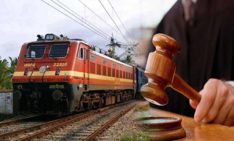 ट्रेन-के-वाशरूम-में-आधे-घंटे-बंद-रही-महिला,-रेलवे-पर-40-हजार-रुपये-का-फाइन